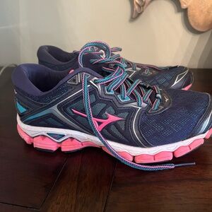 Mizuno Wave Sky Women’s size 7.5